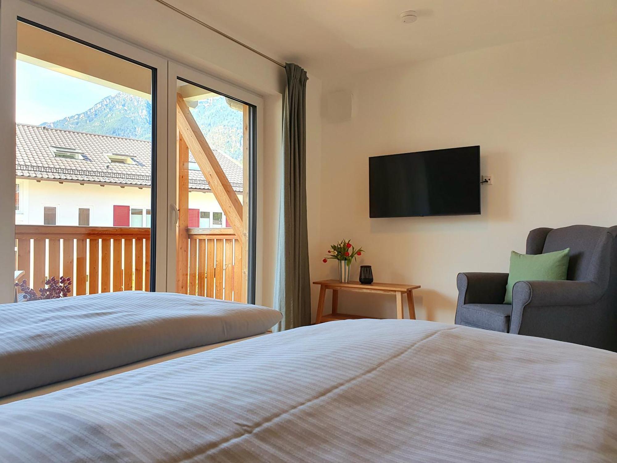 Ferienhaus Berger Mit Eigenen Whirlpool Im Garten Garmisch-Partenkirchen Buitenkant foto